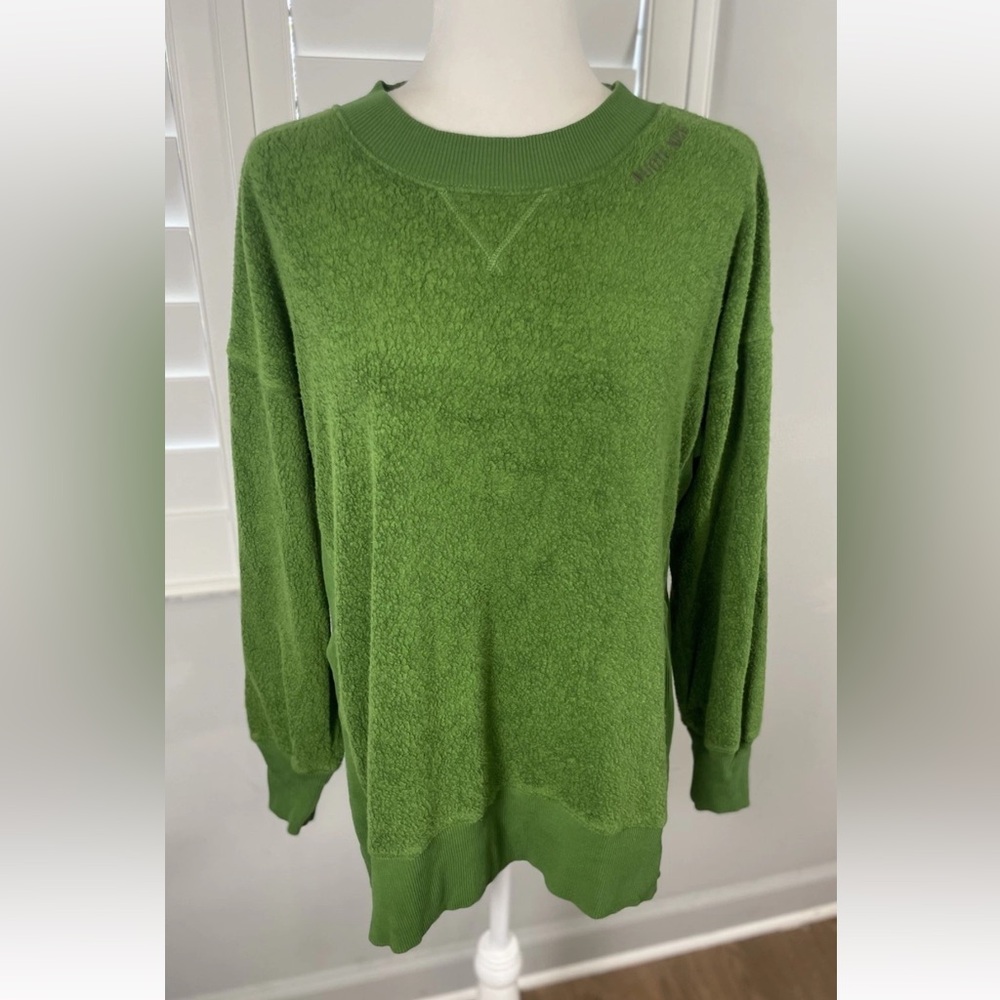 Aerie Green Fuzzy Oversized Sweatshirt Sz S Ribbed Side Slit
Shirt A Little Nice